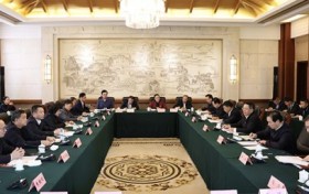 共话产业新机遇 耿福能董事长参加2025腾冲科学家论坛